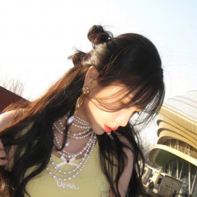 单车上的少女